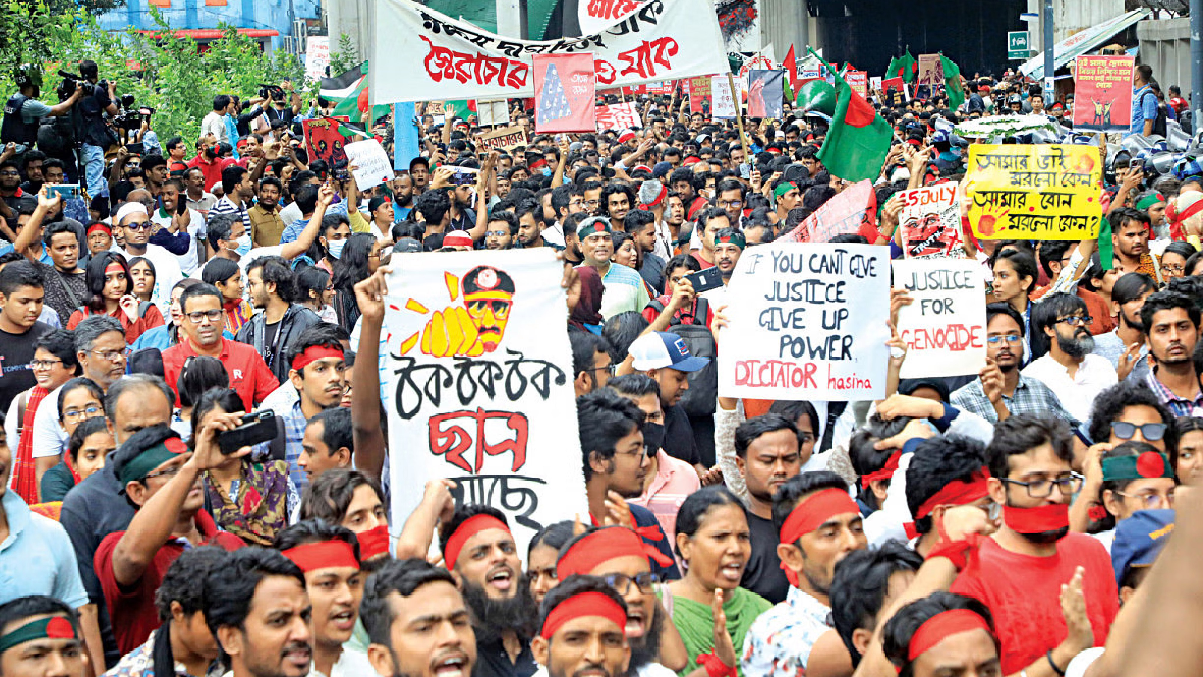 আ. লীগের ৩ নেতাকে আন্দোলনের সমন্বয়কদের সঙ্গে আলোচনার দায়িত্ব দিয়েছেন প্রধানমন্ত্রী