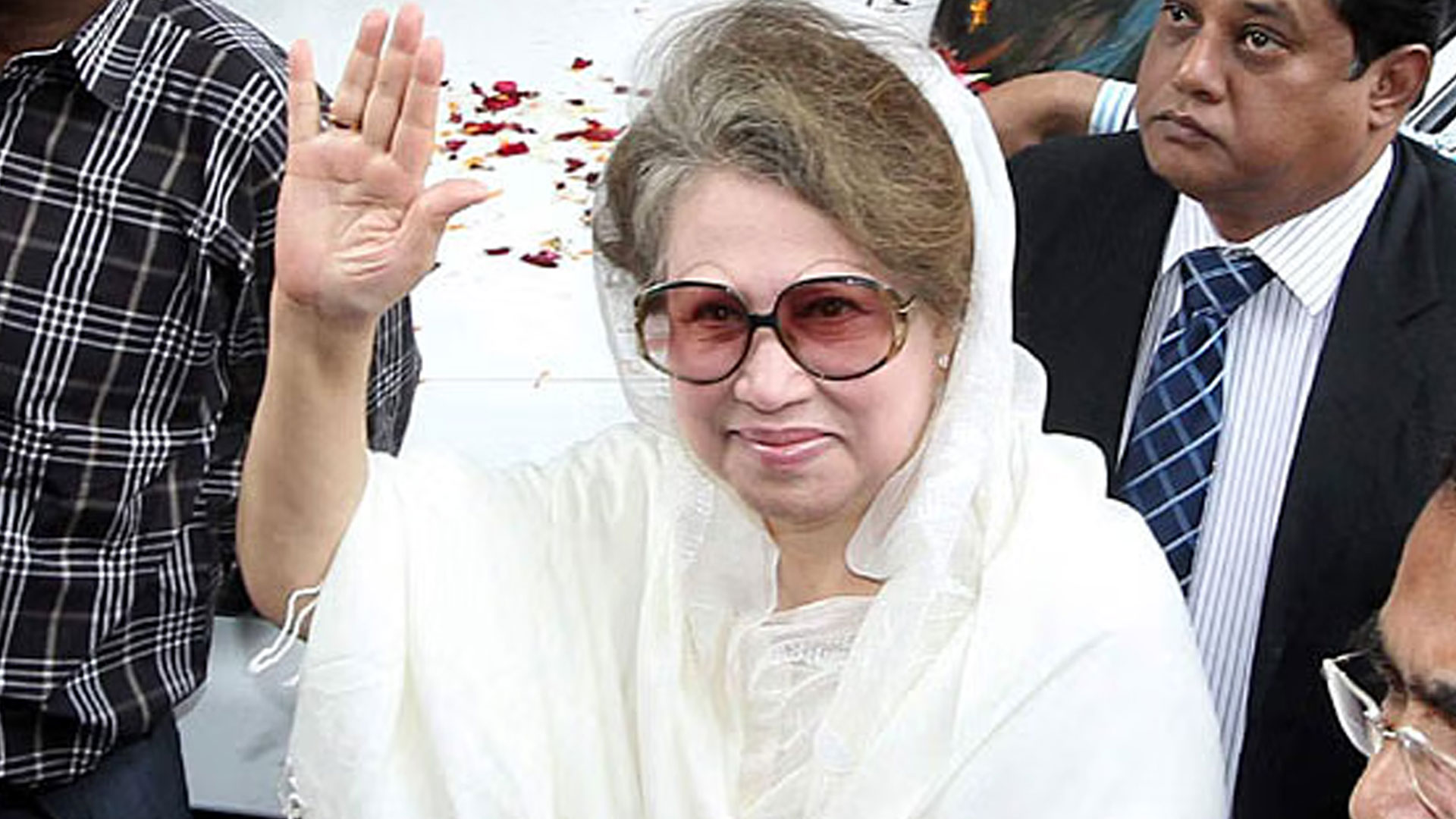 প্রতিশোধ নয়, সবাই মিলে দেশ গড়ে তুলতে হবে: দেশবাসীর উদ্দেশে খালেদা জিয়া
