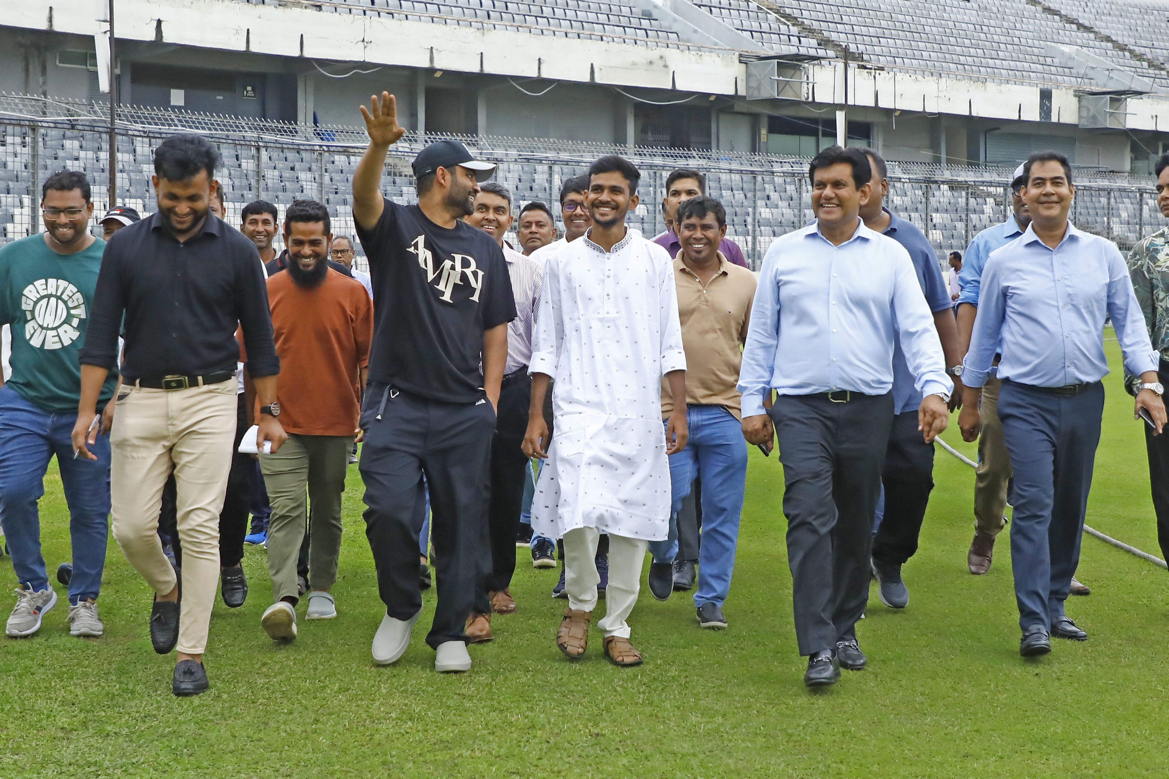 বিসিবিতে ক্রীড়া উপদেষ্টার সঙ্গে তামিম, যা বললেন প্রধান নির্বাহী