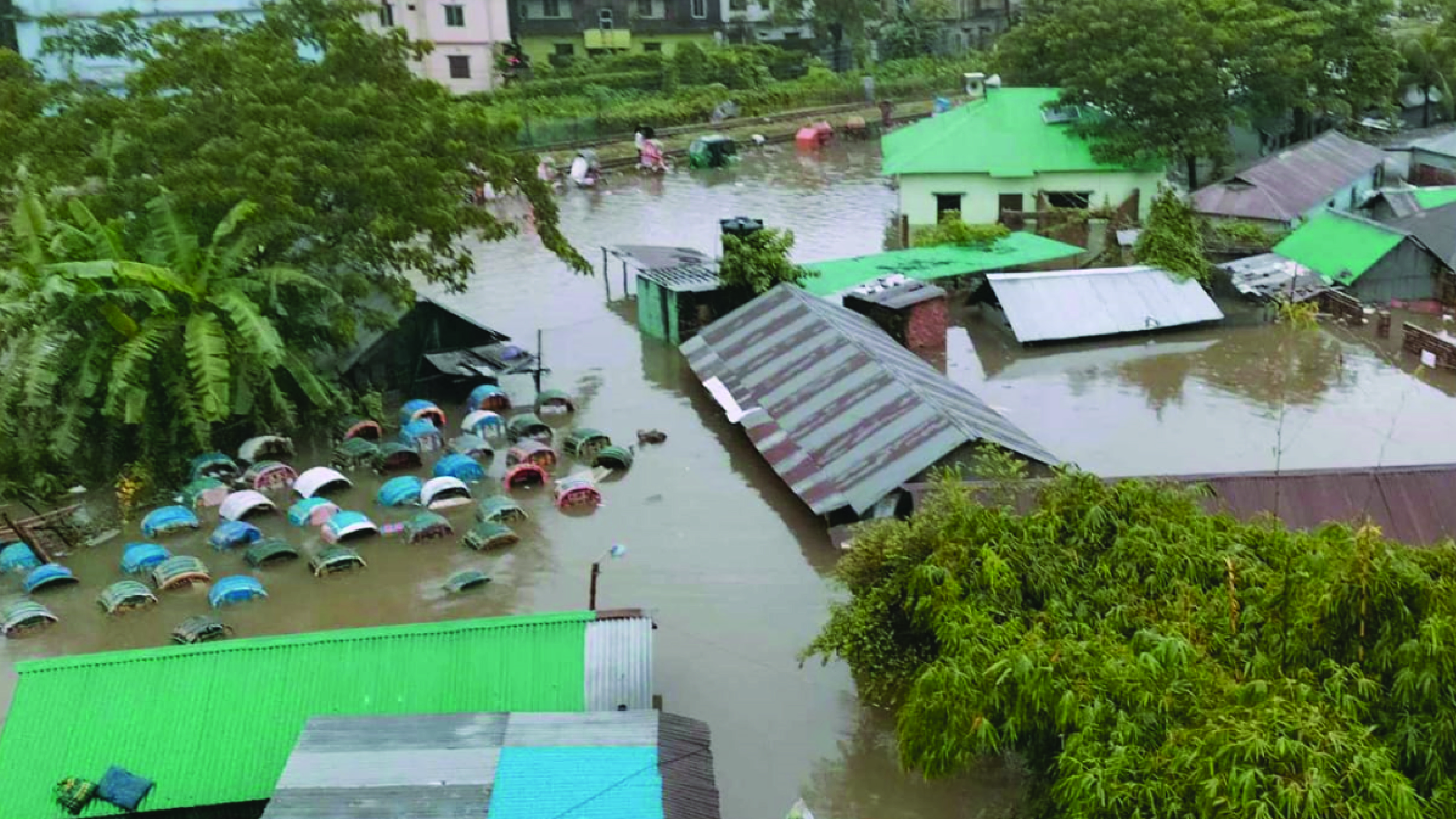 ধারণার চেয়ে ভয়াবহ ফেনীর বন্যা পরিস্থিতি, যোগাযোগবিচ্ছিন্নতা বাড়াচ্ছে আতঙ্ক