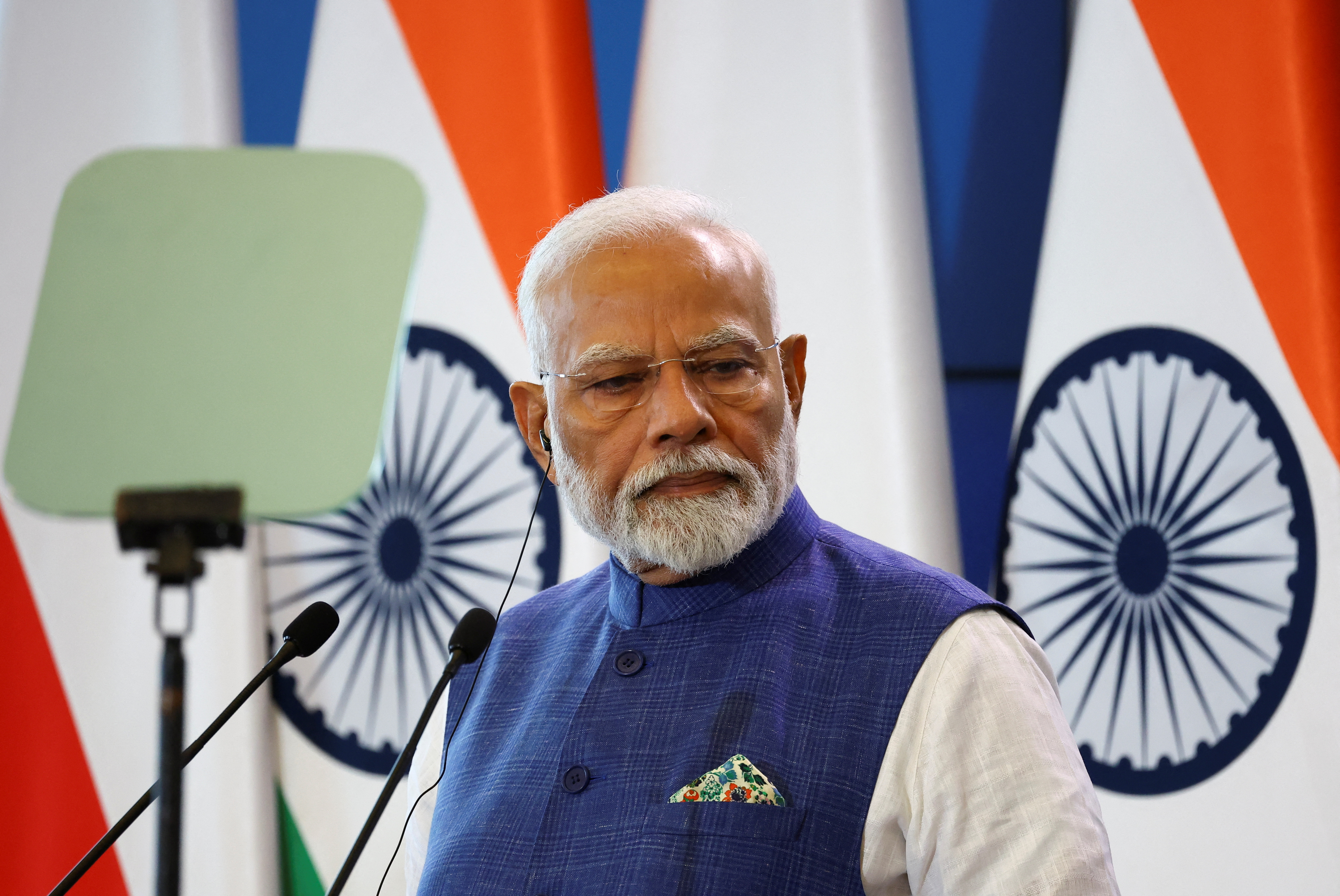 আকাশপথে পাকিস্তান হয়ে ফিরলেন মোদি, প্রথা মেনে শুভেচ্ছাবার্তা না দেওয়ায় সমালোচনা