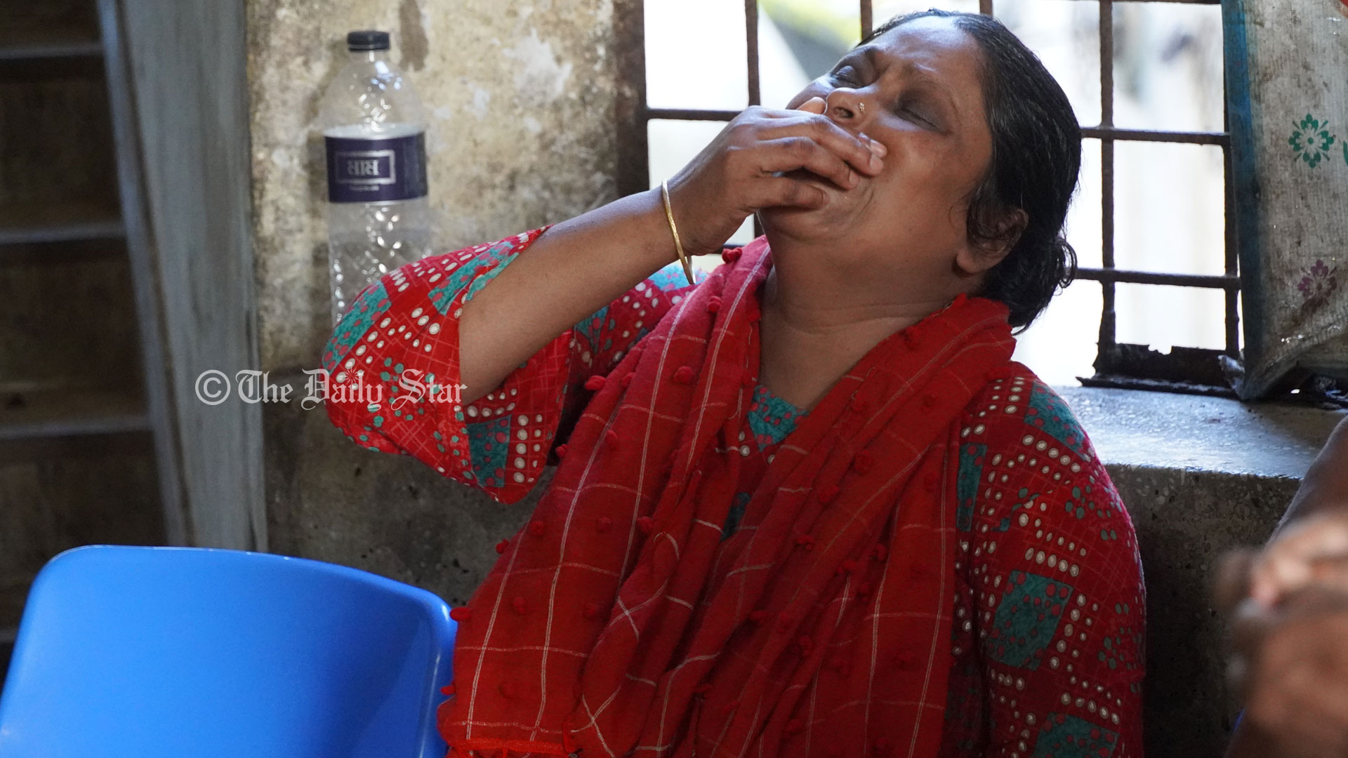 ত্রাণ নিতে গিয়ে সড়কে ঝরল ৩০ বছর অপেক্ষার সন্তানের প্রাণ
