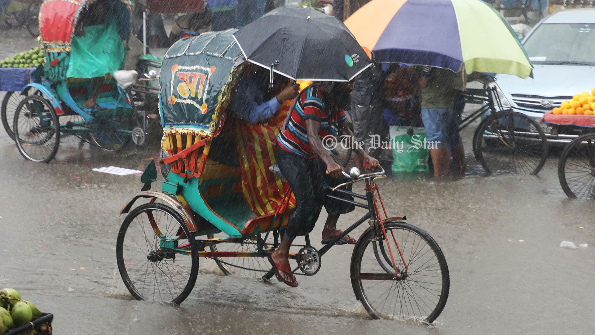 ৪ বিভাগে অতি ভারী বৃষ্টি, পাহাড়ি এলাকায় ভূমিধসের শঙ্কা