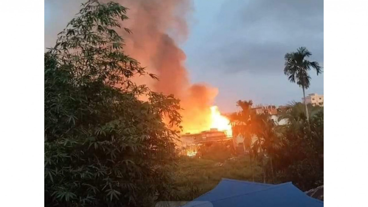 খাগড়াছড়িতে পাহাড়িদের বাড়িঘর-দোকানপাটে আগুন