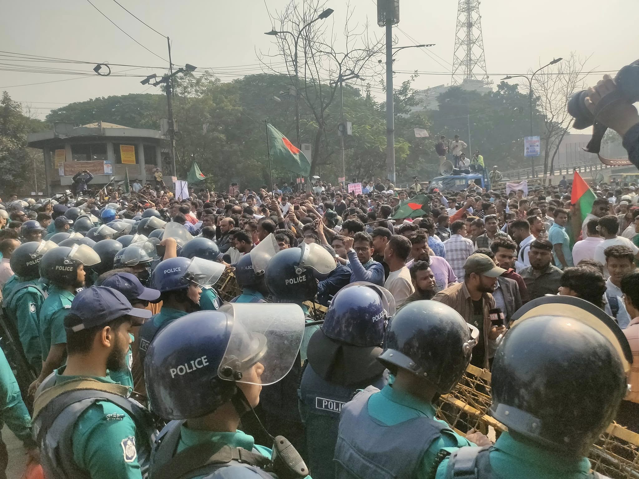 ভারতীয় হাইকমিশন অভিমুখে পদযাত্রা রামপুরায় আটকে দিল পুলিশ