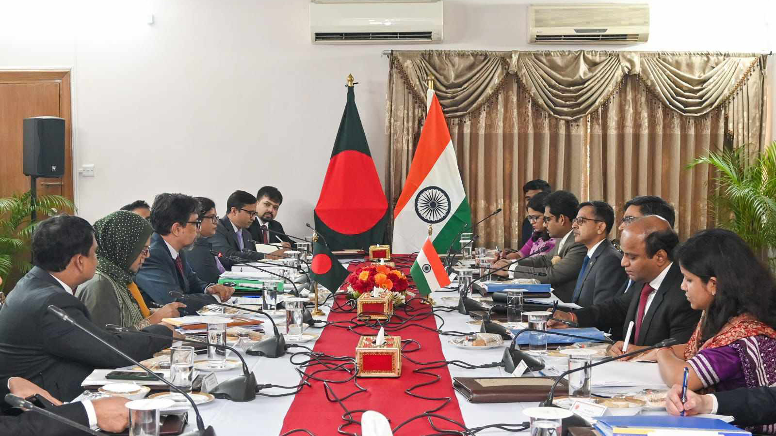 পদ্মায় বাংলাদেশ-ভারত পররাষ্ট্র সচিব পর্যায়ের বৈঠক চলছে
