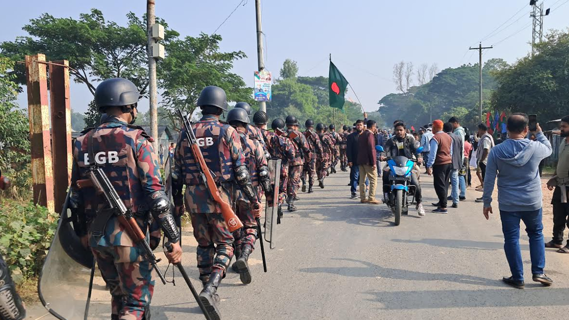 আগরতলা অভিমুখে লংমার্চ: আখাউড়া স্থলবন্দরে নিরাপত্তা জোরদার 