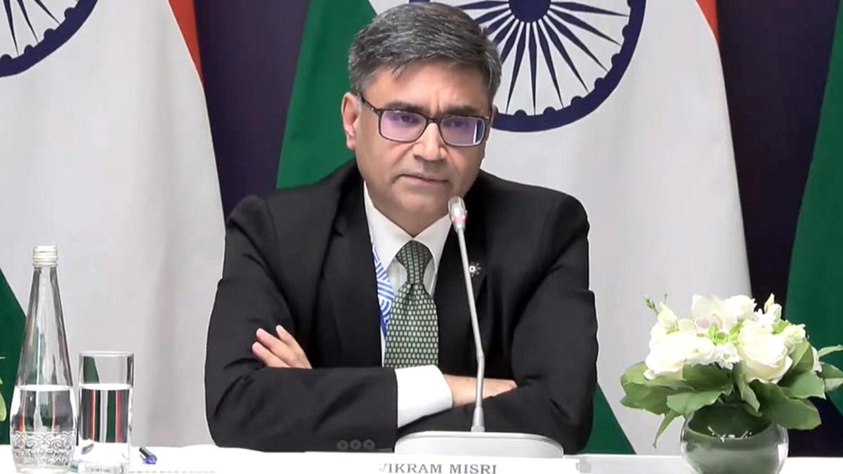 অন্তর্বর্তী সরকারকে নিয়ে হাসিনার সমালোচনা সমর্থন করে না ভারত: বিক্রম মিশ্রি