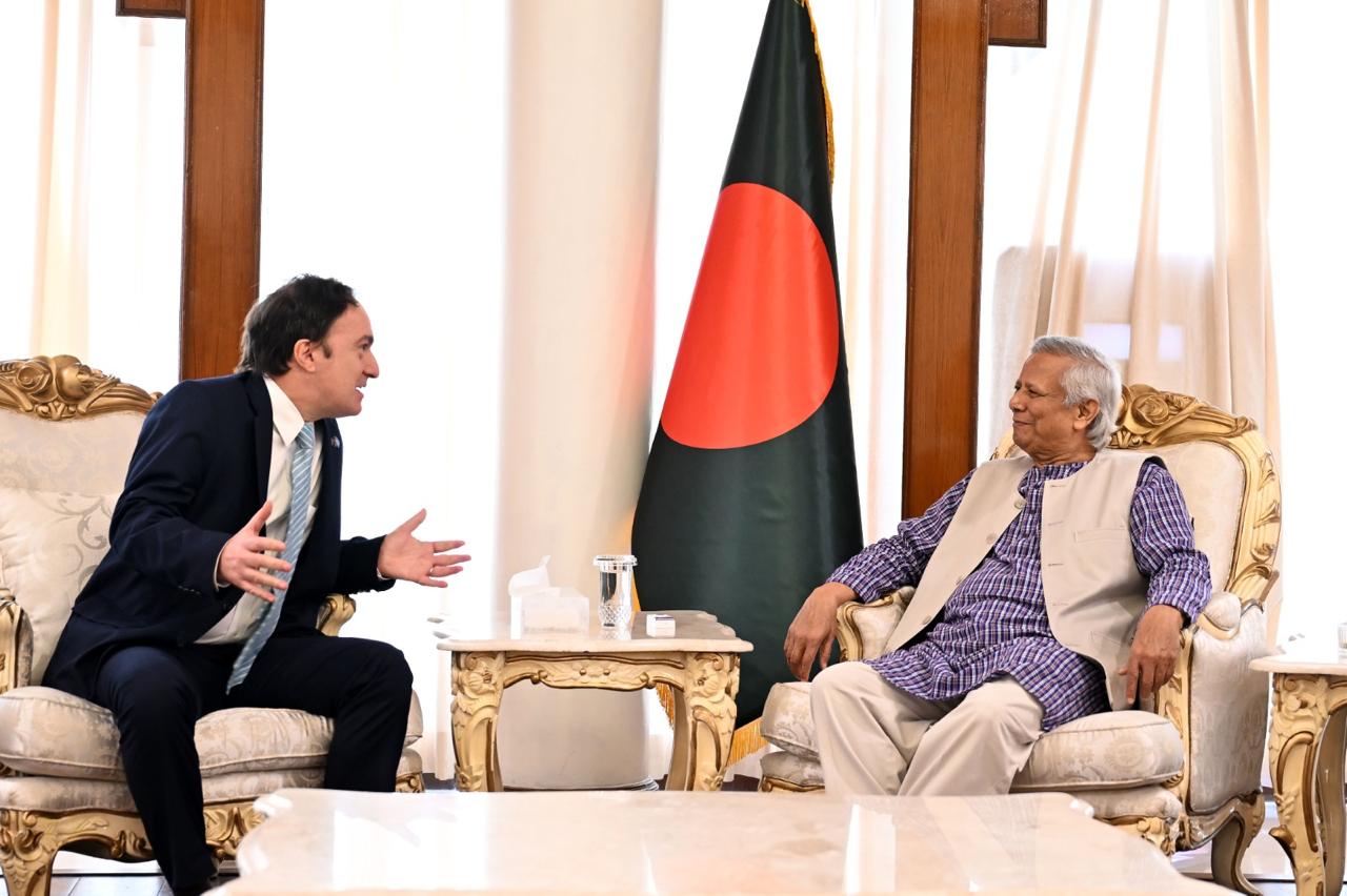 আর্জেন্টিনার সঙ্গে ফুটবলের বন্ধুত্বকে বাণিজ্য সহযোগিতায় রূপান্তরের আহ্বান প্রধান উপদেষ্টার