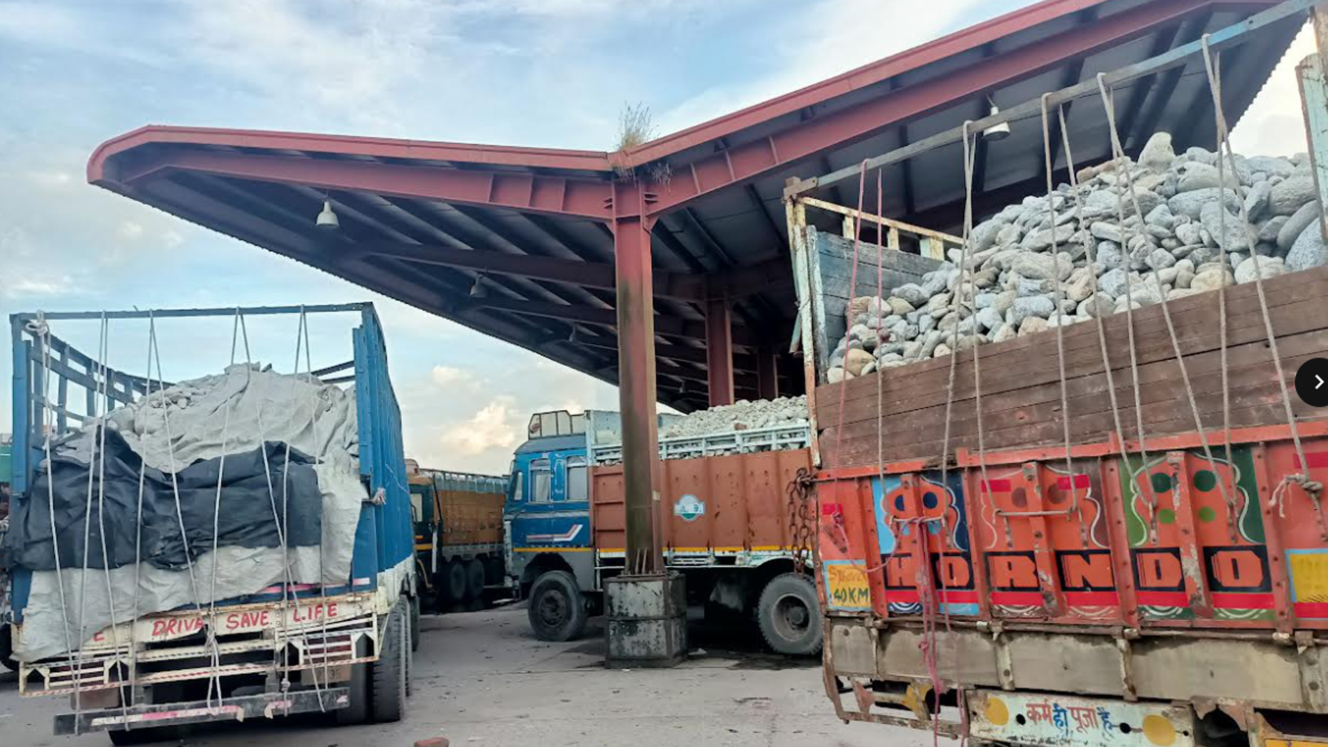 দাম বেশি, বুড়িমারী স্থলবন্দর দিয়ে পাথর আমদানি বন্ধ