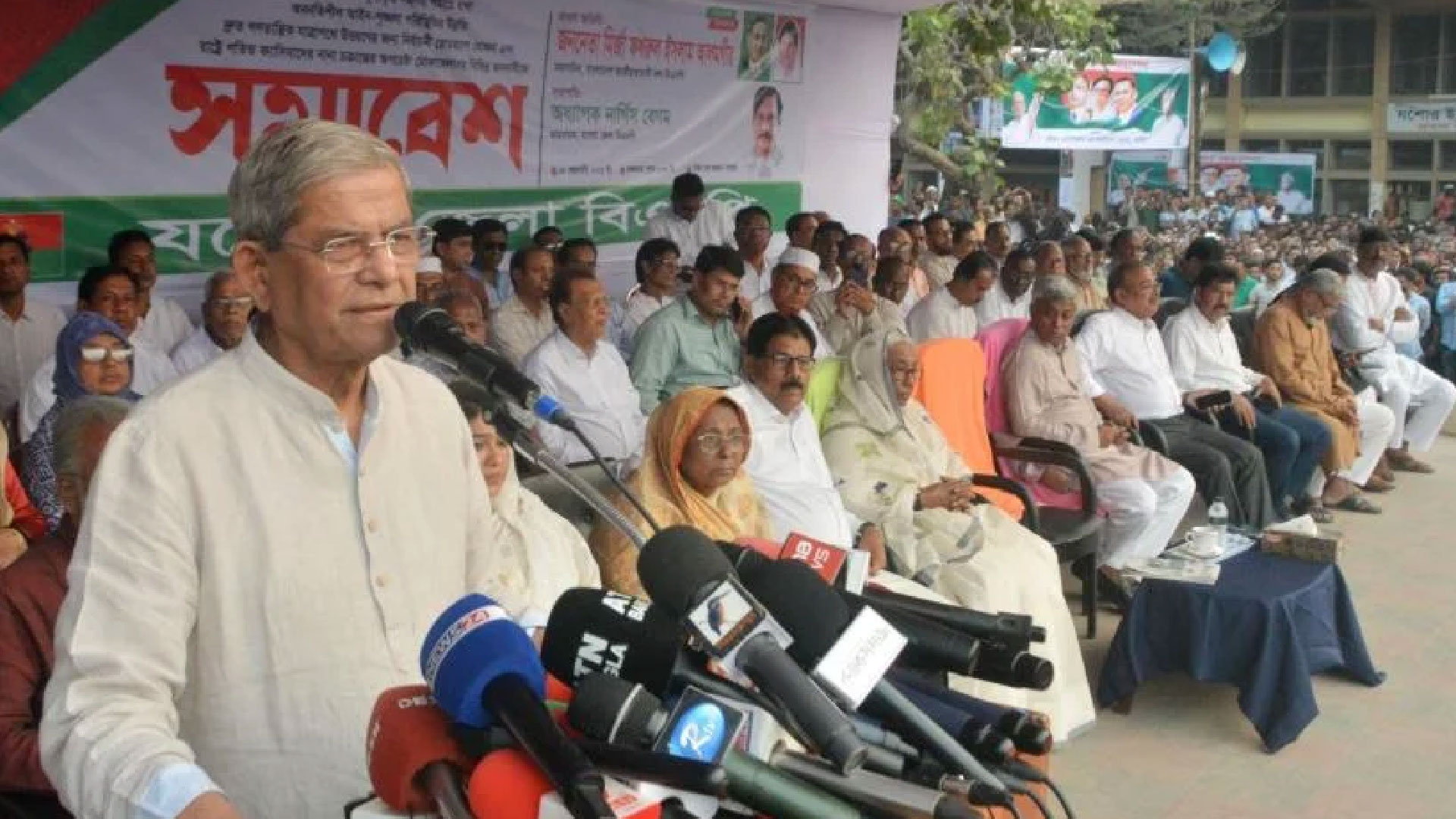 রাষ্ট্রক্ষমতায় থাকার ইচ্ছা থাকলে পদ ছেড়ে নির্বাচন করুন: ফখরুল
