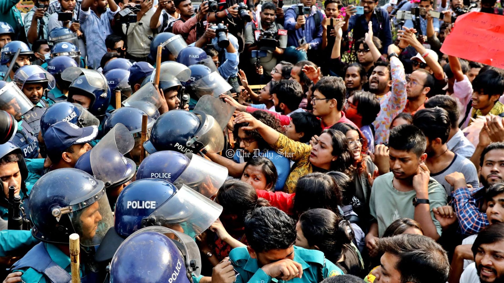 স্বরাষ্ট্র উপদেষ্টার পদত্যাগ দাবিতে গণআন্দোলনের ডাক ‘ধর্ষণ-নিপীড়নের বিরুদ্ধে বাংলাদেশের’