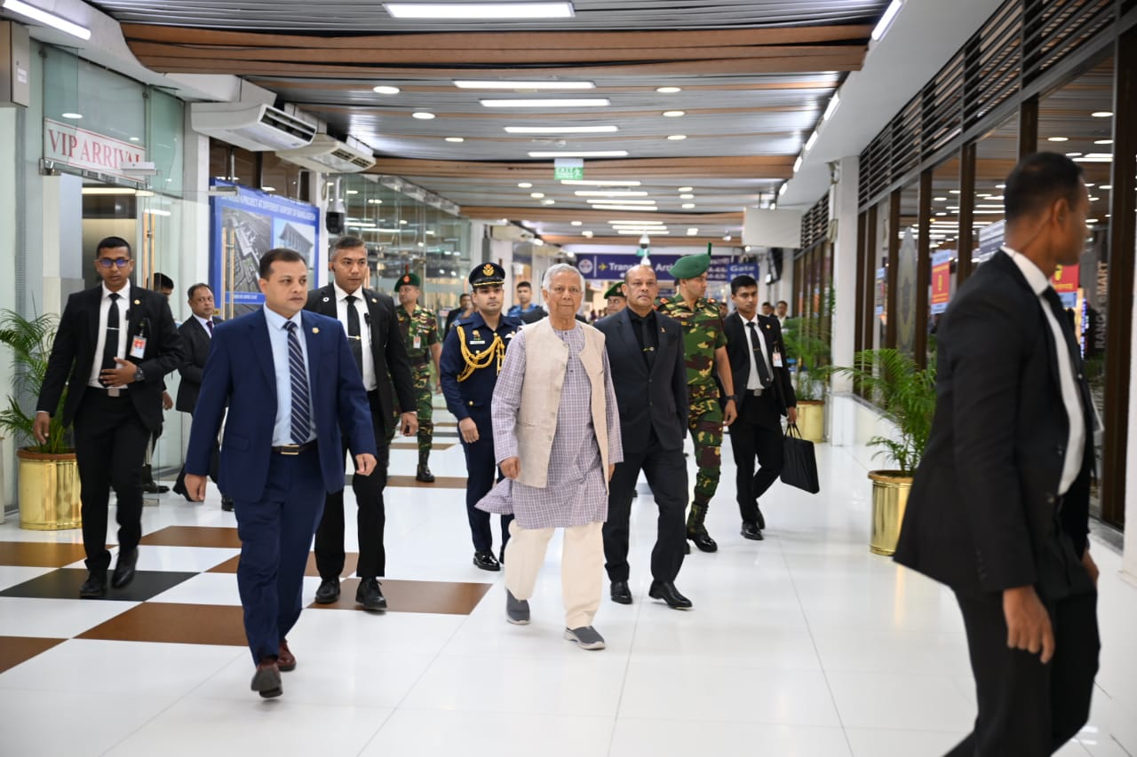 বিমসটেক সম্মেলনে যোগ দিতে ব্যাংককের উদ্দেশে ঢাকা ছেড়েছেন প্রধান উপদেষ্টা