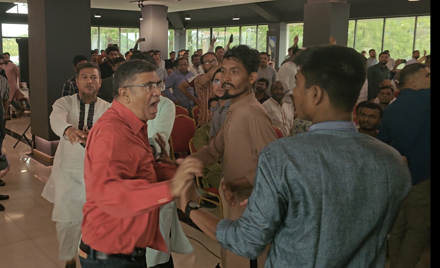 চবি অ্যালামনাই অ্যাসোসিয়েশনের কমিটি নিয়ে হট্টগোল