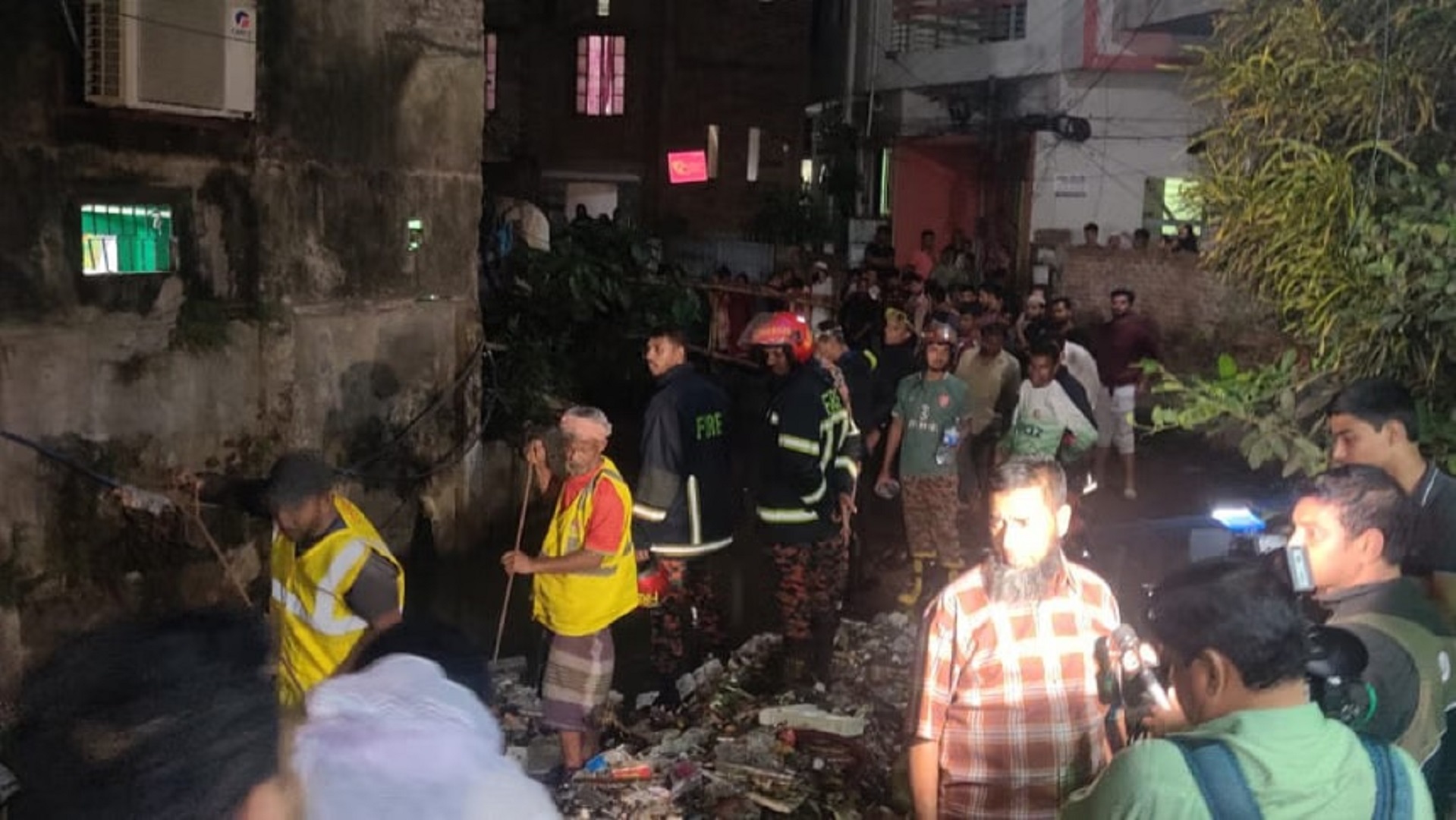 চট্টগ্রামে খোলা ড্রেনে পড়ে নিখোঁজ শিশুর মরদেহ মিলল ১৪ ঘণ্টা পর