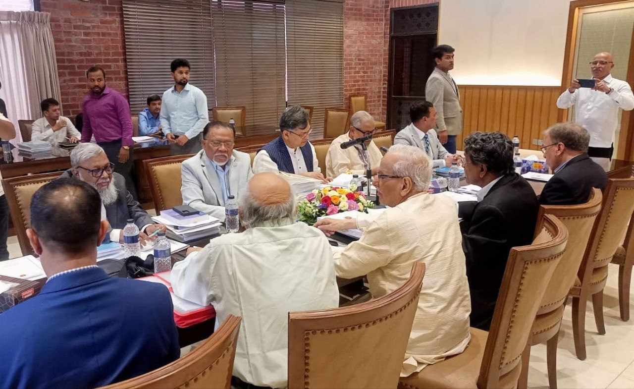 ‘সরকার প্রধান ও দলীয় প্রধান একই ব্যক্তি হবেন না’ সুপারিশে ভিন্নমত বিএনপির