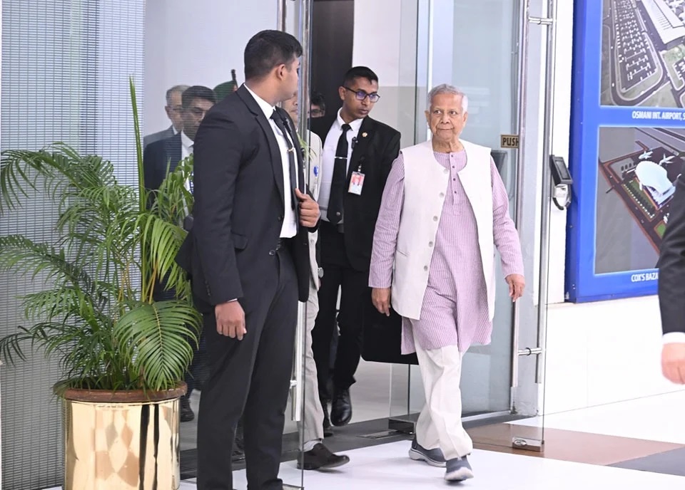 কাতারের উদ্দেশে ঢাকা ছেড়েছেন প্রধান উপদেষ্টা