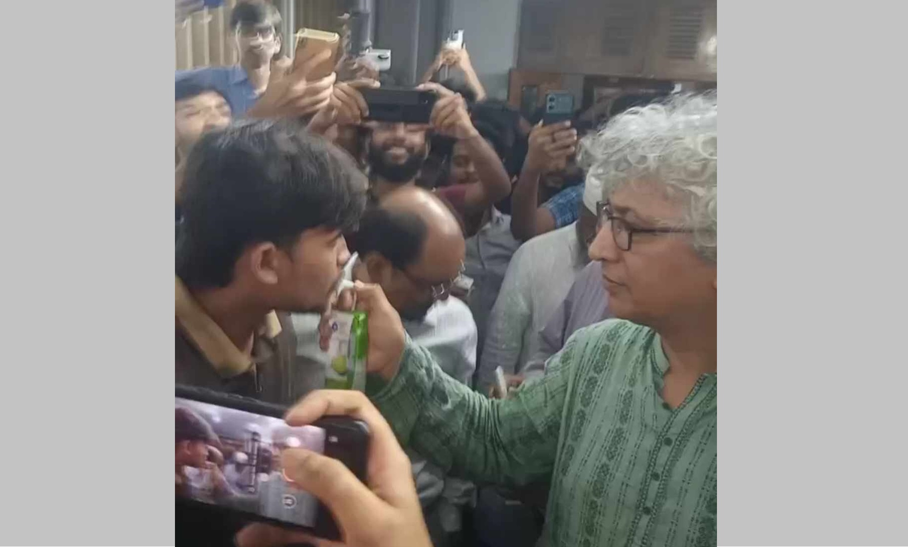 ৫৭ ঘণ্টার অনশন শেষে কুয়েট শিক্ষার্থীদের বিজয় মিছিল