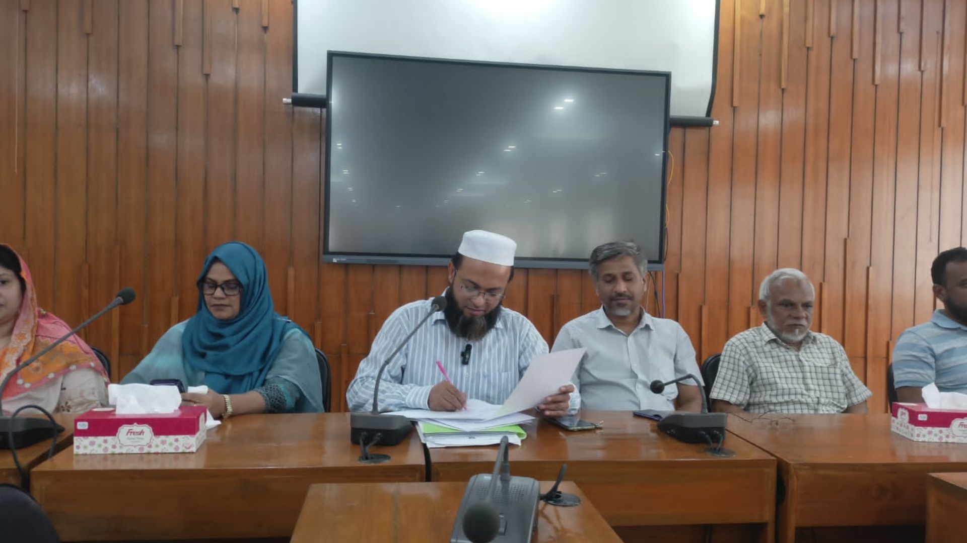 কুয়েটে এবার প্রশাসনিক কার্যক্রম বন্ধের ঘোষণা শিক্ষক সমিতির