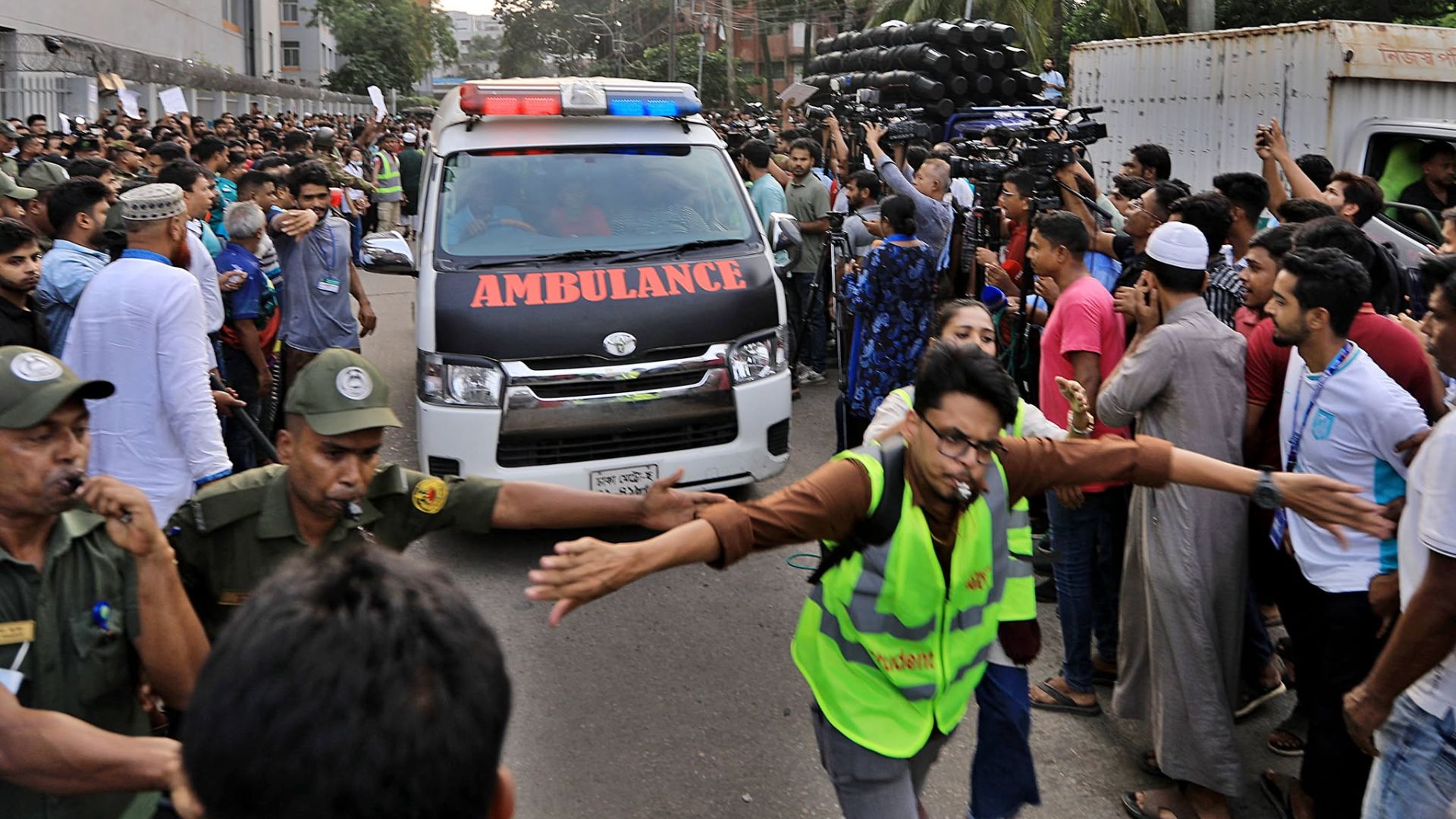 মাইলস্টোনে যুদ্ধবিমান বিধ্বস্তে নিহত বেড়ে ৩১: আইএসপিআর