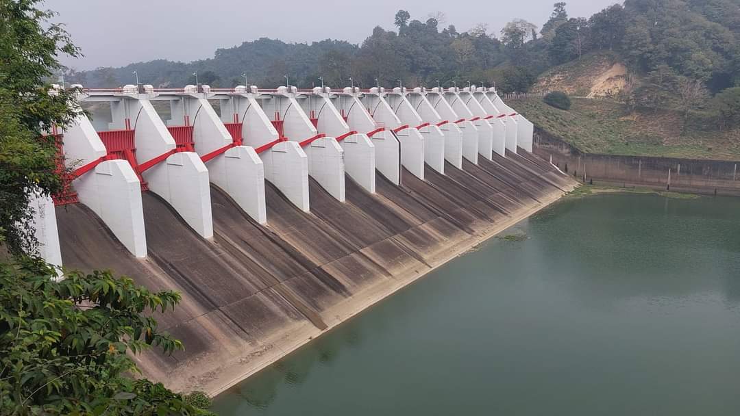 কাপ্তাই হ্রদের পানি বিপৎসীমার কাছাকাছি, খুলে দেওয়া হবে জলকপাট