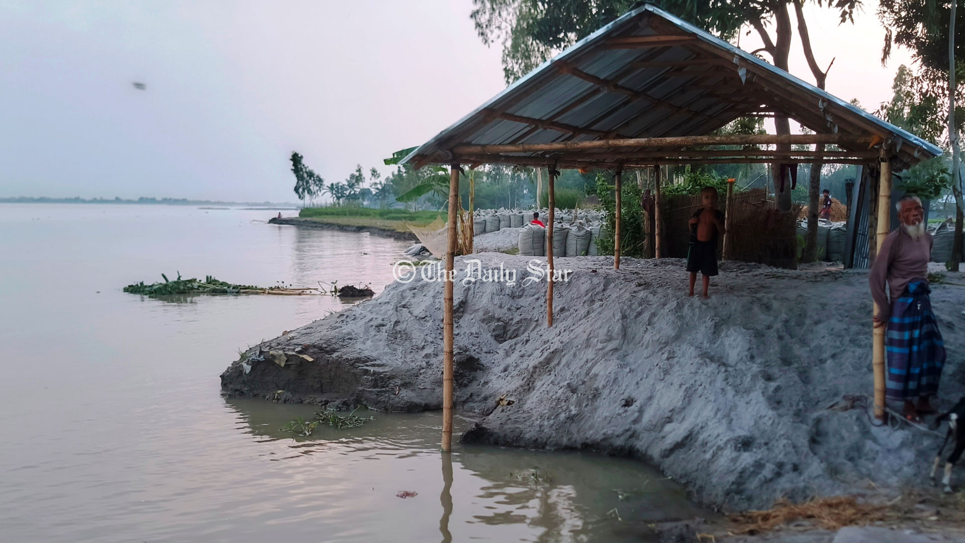 বন্যার পানি কমতেই ৪ জেলায় তিস্তার অন্তত ৮০ পয়েন্টে ভাঙন