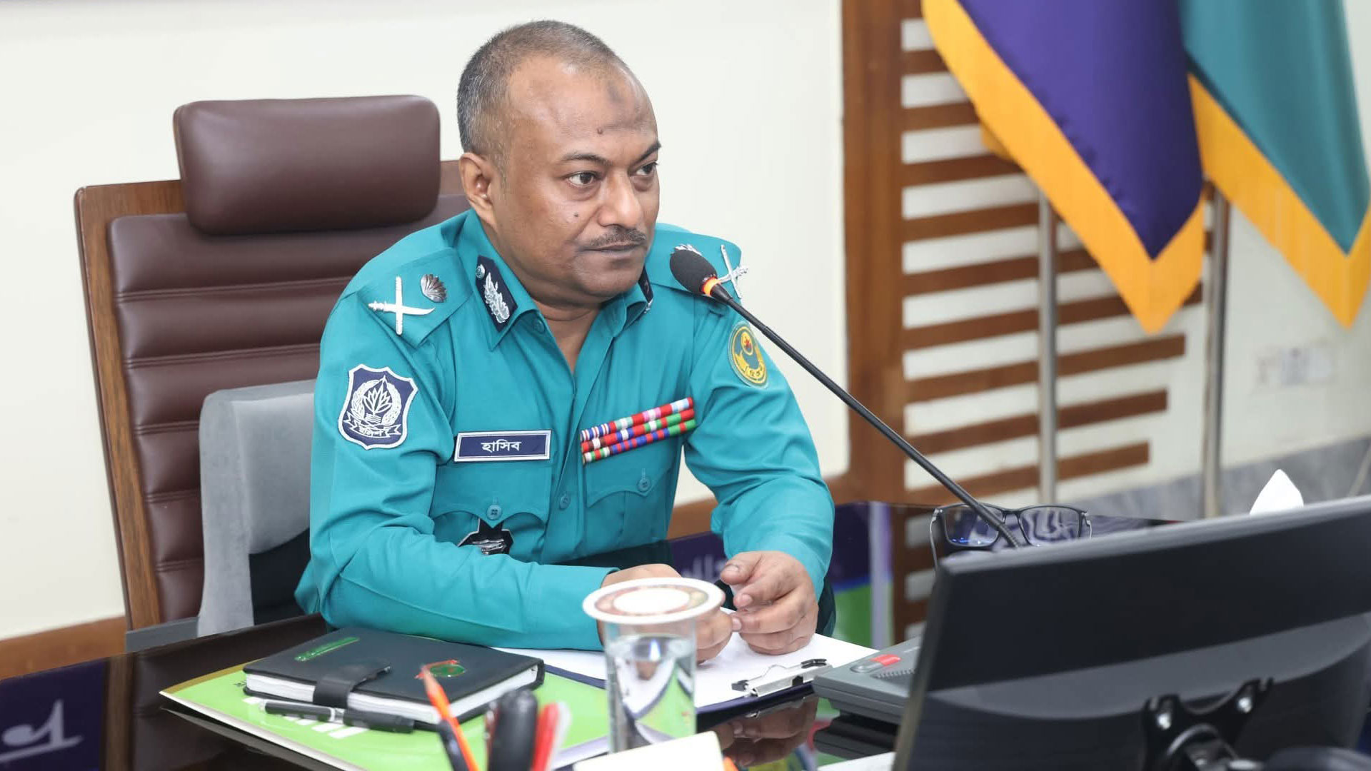 অস্ত্রধারীদের দেখামাত্র আত্মরক্ষায় গুলির নির্দেশ সিএমপি কমিশনারের