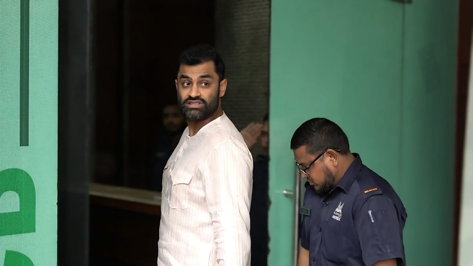 বিসিবি নির্বাচনে ‘সরকারি হস্তক্ষেপ’, প্রতিবাদে সরে দাঁড়ালেন তামিম