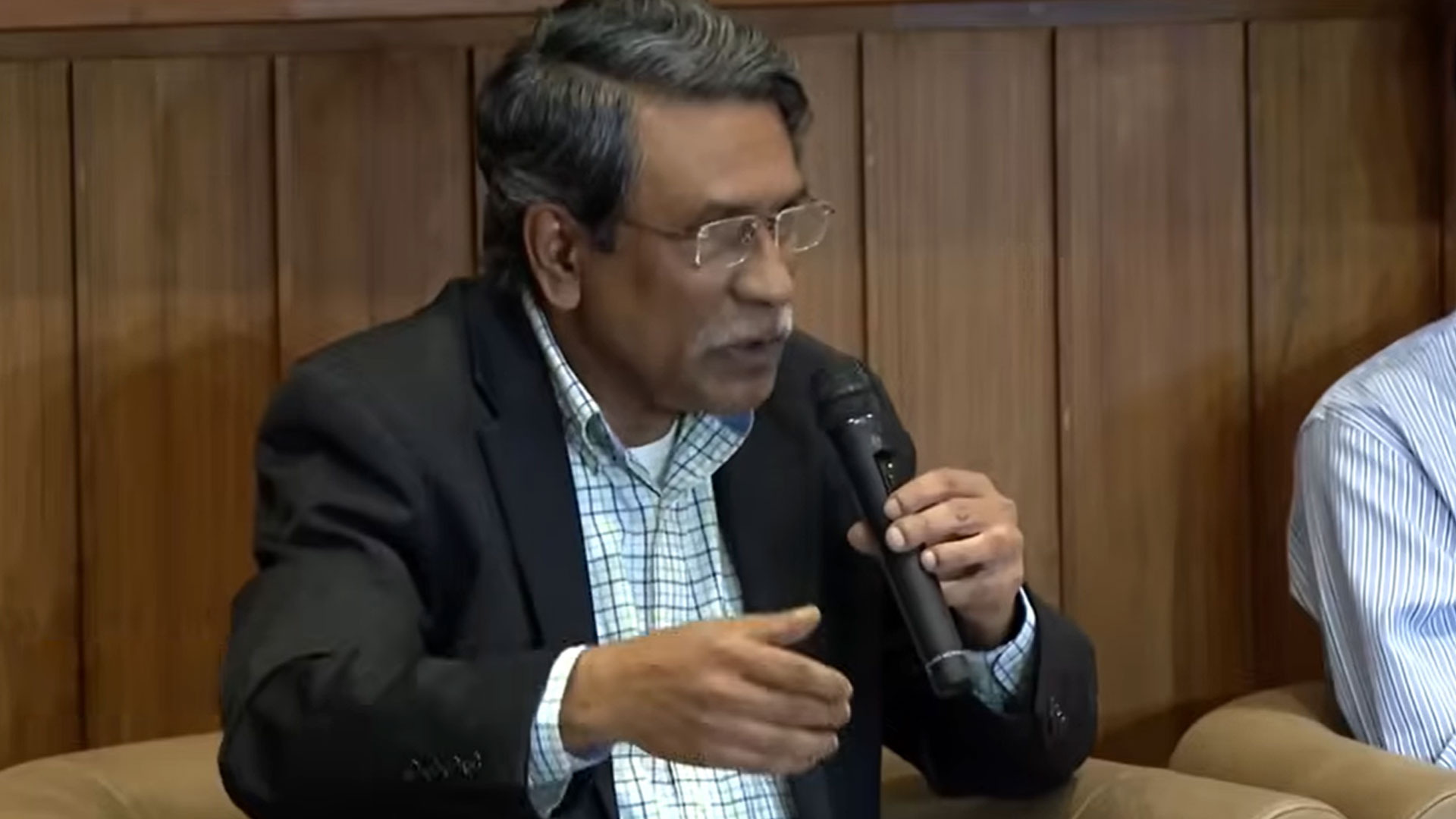 চলতি মেয়াদেই জুলাই সনদ বাস্তবায়নে পূর্ণাঙ্গ সুপারিশ, সই করা যাবে পরেও: আলী রীয়াজ