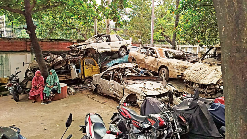 আইনশৃঙ্খলা রক্ষায় চ্যালেঞ্জ: থানায় পড়ে থেকে নষ্ট হচ্ছে জব্দ গাড়ি