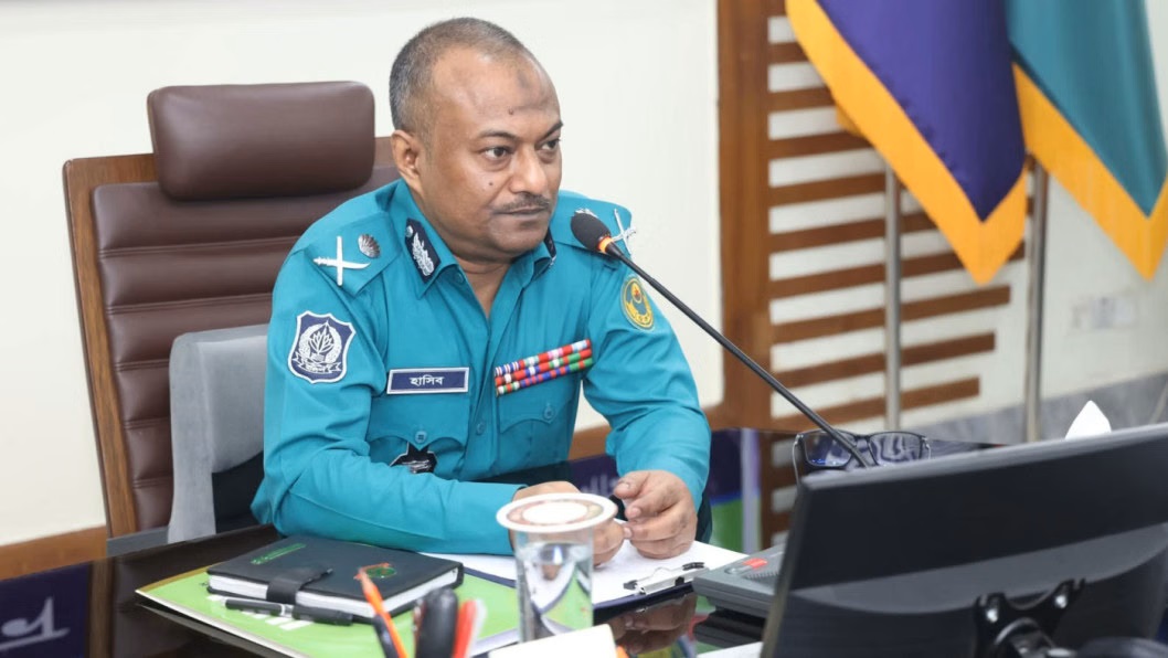 ‘অস্ত্রধারী সন্ত্রাসী দেখলেই ব্রাশফায়ার’ করে হত্যার নির্দেশ দিলেন সিএমপি কমিশনার