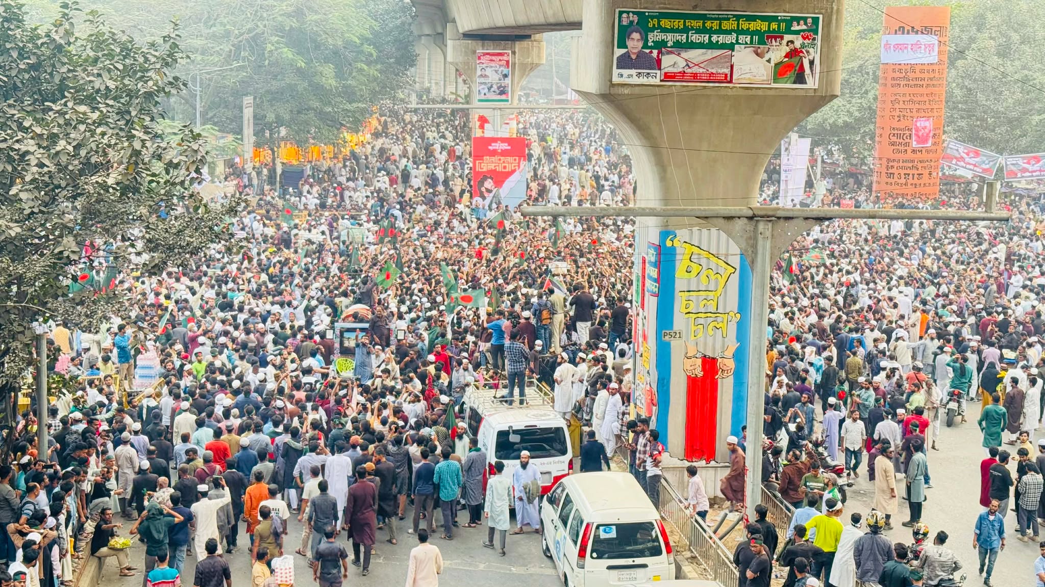 হাদির জানাজা শেষে শাহবাগে জমায়েত, হত্যাকারীদের গ্রেপ্তারে ২৪ ঘণ্টার আল্টিমেটাম