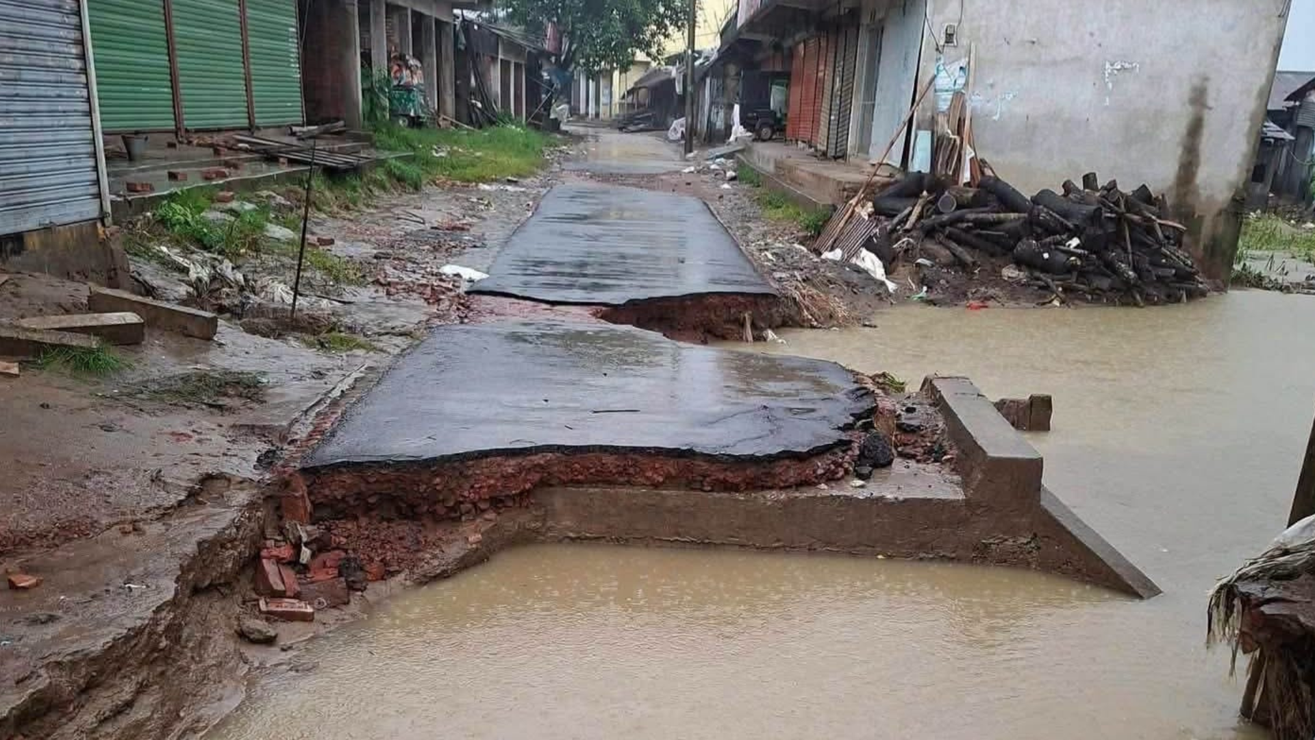 সাতকানিয়া পৌরসভার রামপুর সড়ক