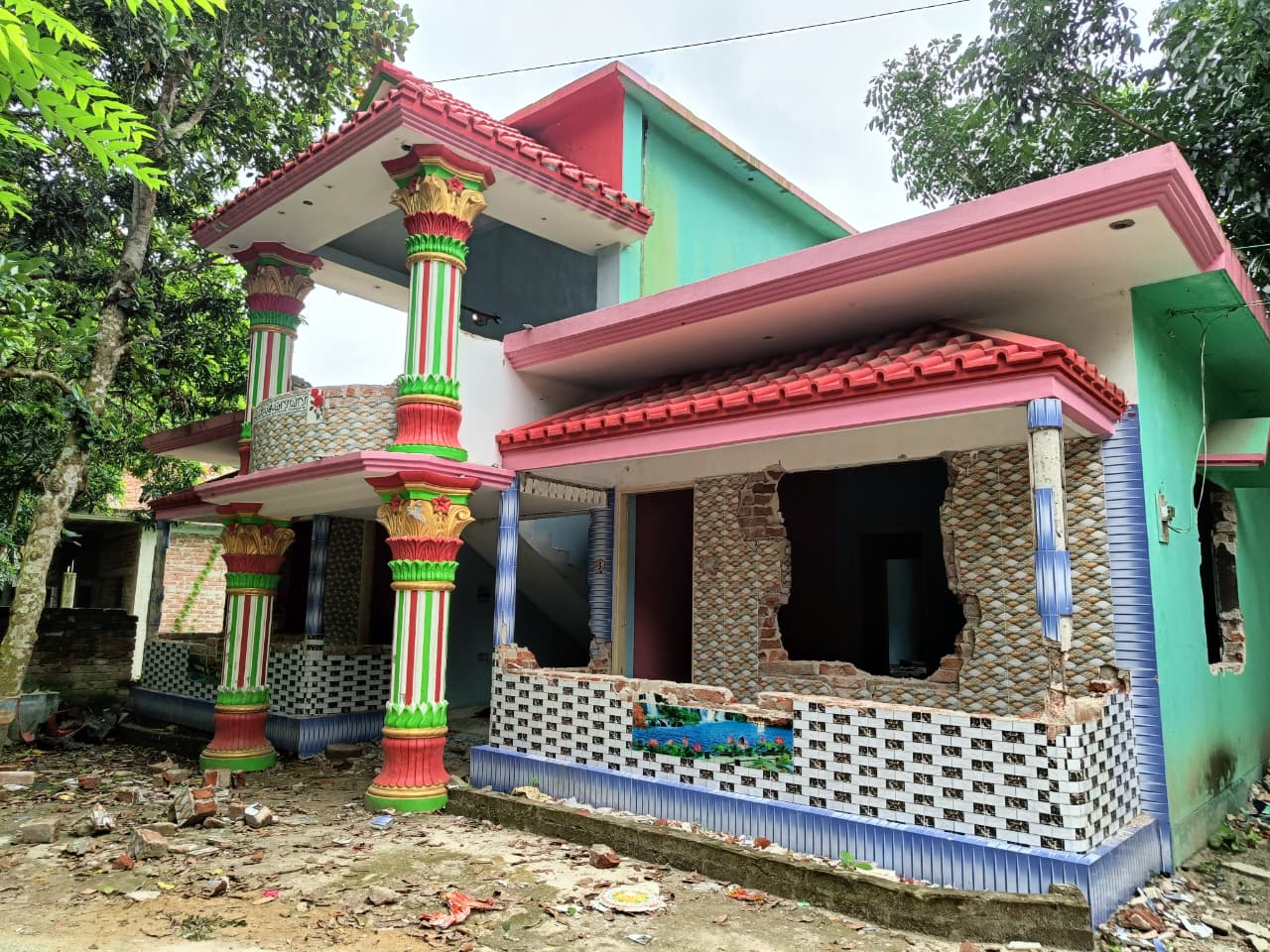 আলফাডাঙ্গায় কলেজশিক্ষার্থী হত্যা: প্রতিপক্ষের বাড়িতে হামলা, ভাঙচুর ও লুটপাট