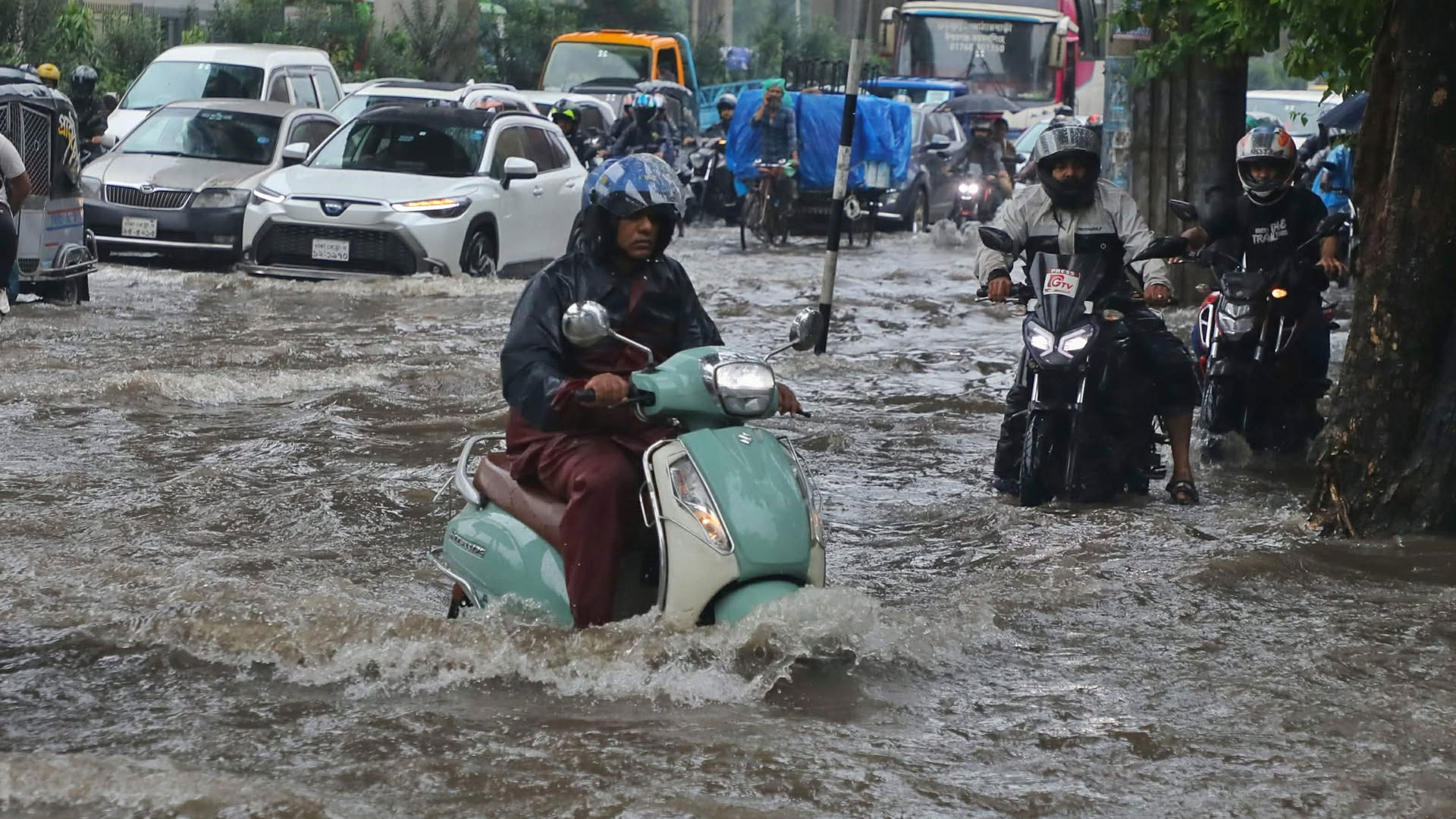 সড়কে জলাবদ্ধতা