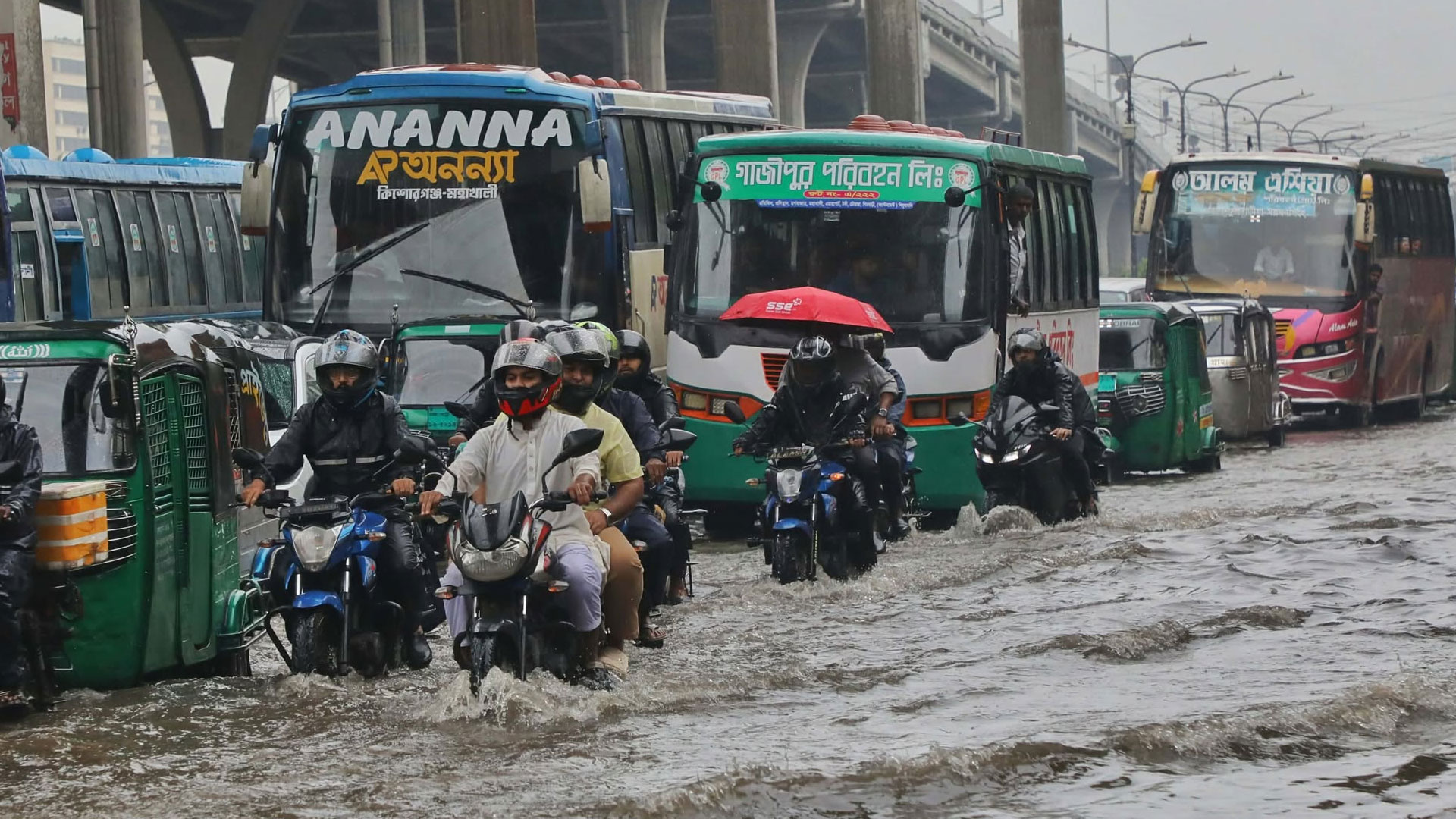 সড়কে জলাবদ্ধতা