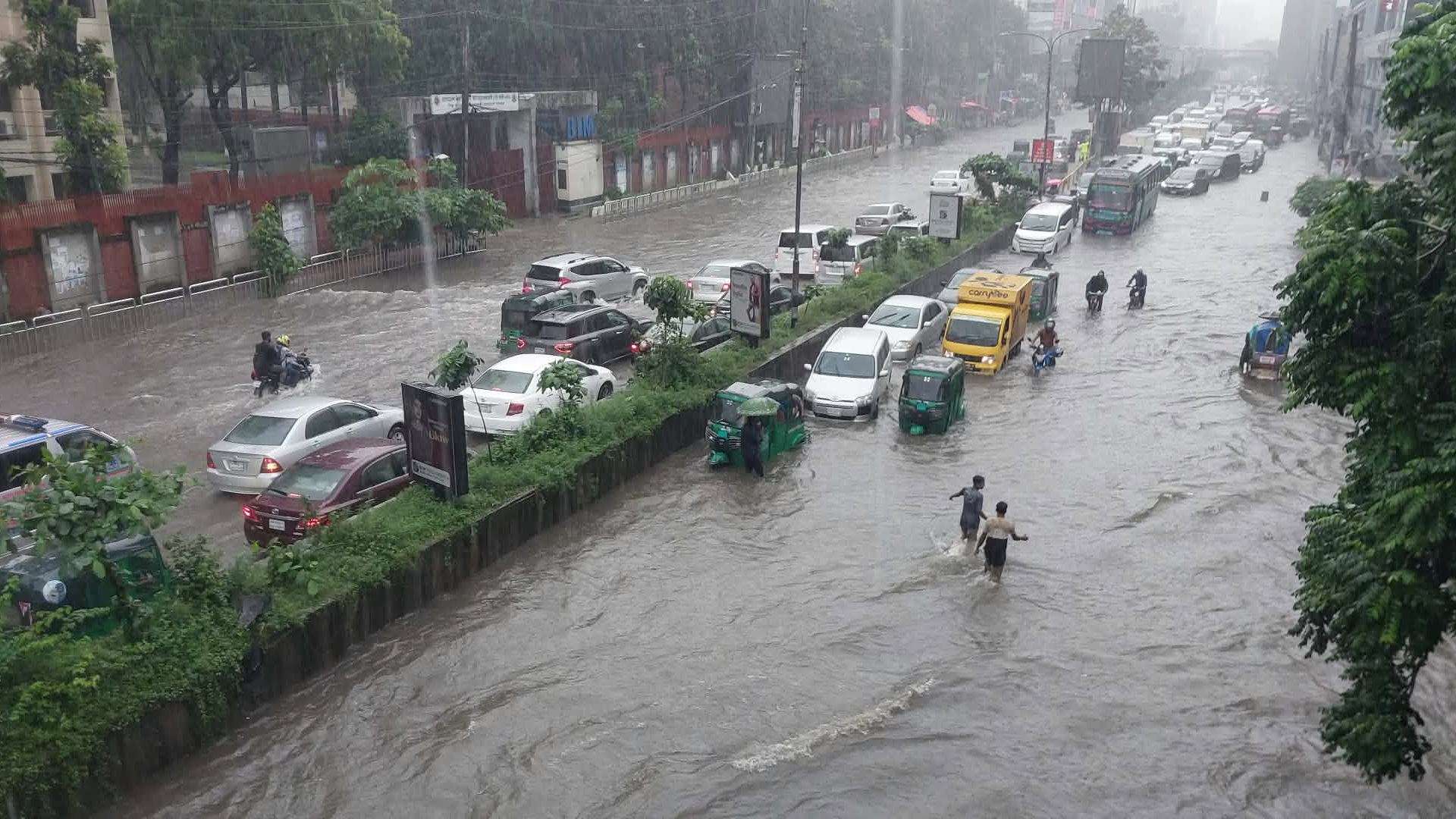 সড়কে জলাবদ্ধতা