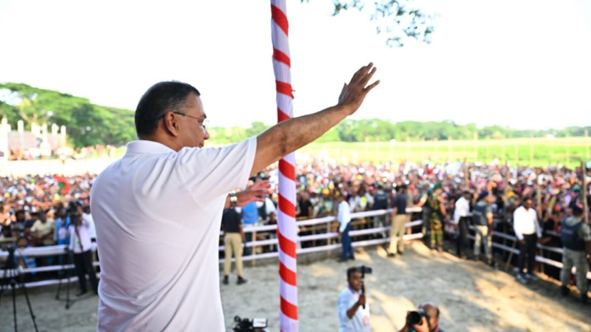 চাঁদপুর সদর উপজেলার শাহ মাহমুদপুরে ‘বিশ্ব খাল’ পুনঃখননের উদ্বোধন শেষে বক্তব্য দেন প্রধানমন্ত্রী তারেক রহমান। ছবি: প্রধানমন্ত্রীর কার্যালয়