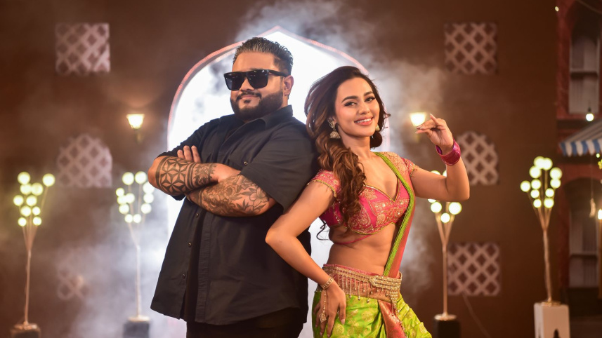 নুসরাত ফারিয়ার ‘লোকে বলে’