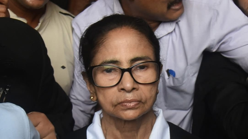 সম্প্রতি উকিলের পোশাকে আদালতে হাজির হয়ে চাঞ্চল্য সৃষ্টি করেন মমতা বন্দ্যোপাধ্যায়। ছবি: ফেসবুক