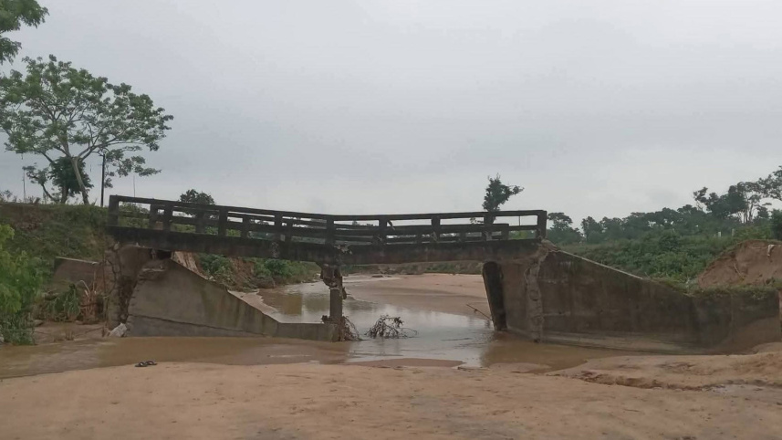 ধসে পড়া সেতু