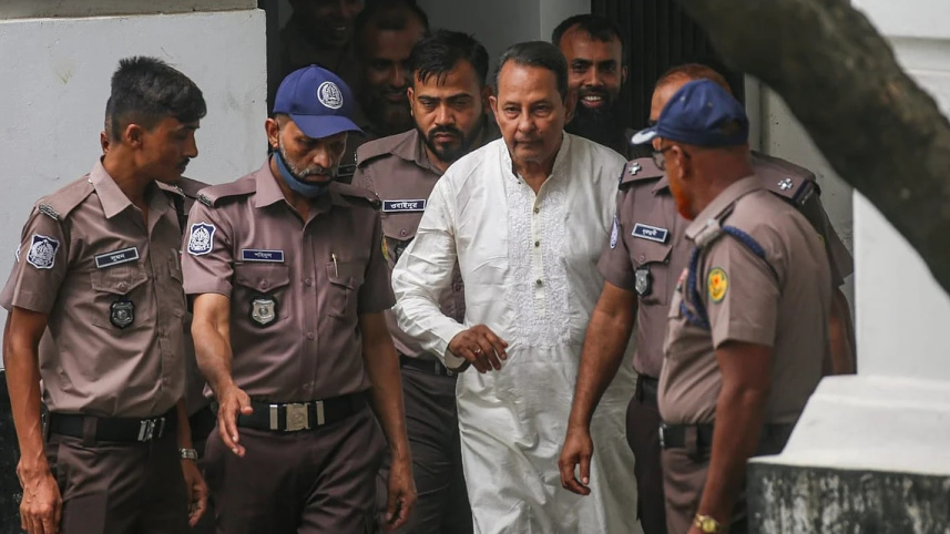 হাসানুল হক ইনুকে আজ মঙ্গলবার আন্তর্জাতিক অপরাধ ট্রাইব্যুনালে হাজির করা হয়। ছবি সৌজন্য: প্রথম আলো