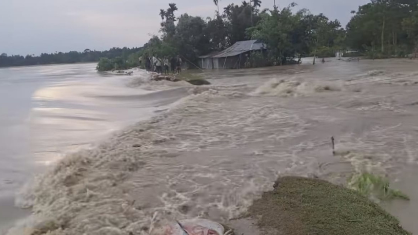 বাঁধ ভেঙে প্লাবিত হয়েছে কয়েকটি গ্রাম