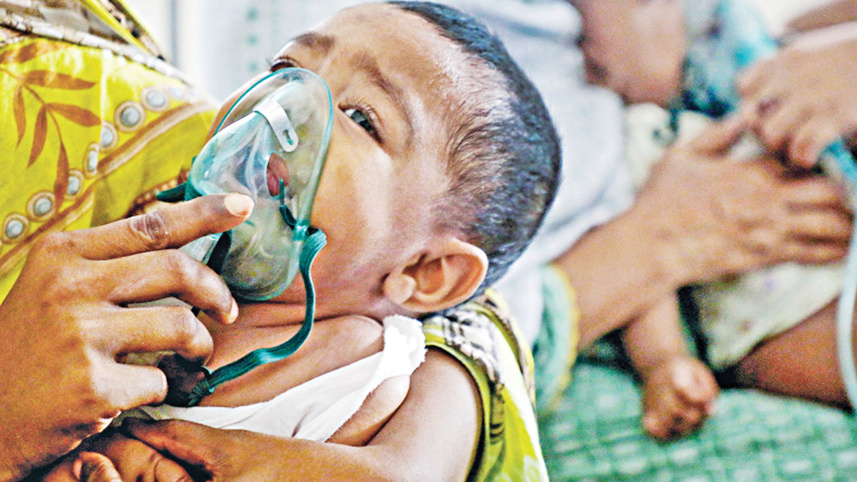 মায়ের কোলে অসুস্থ শিশু