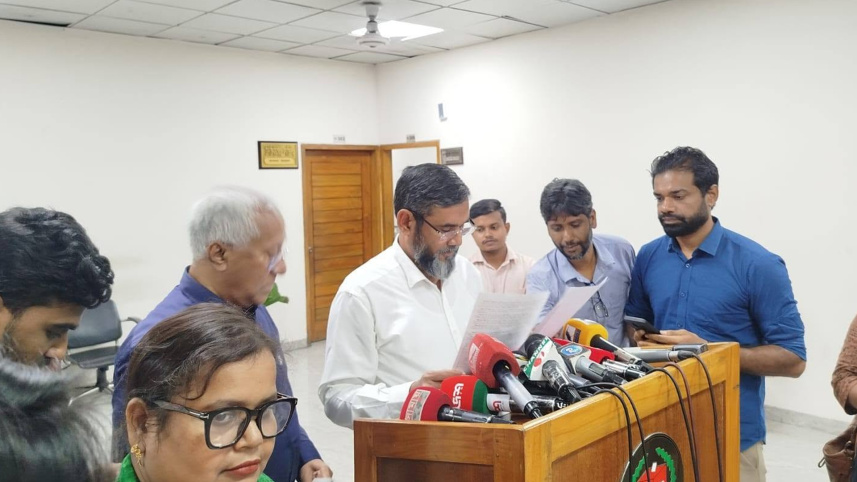 বক্তব্য দিচ্ছেন নির্বাচন কমিশনার আবুল ফজল মো. সানাউল্লাহ। ছবি: স্টার
