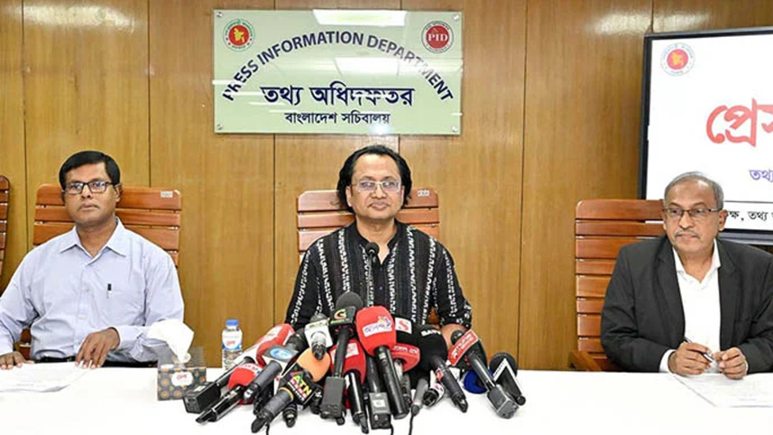 প্রেস ব্রিফিংয়ে বক্তব্য দিচ্ছেন প্রধানমন্ত্রীর উপদেষ্টা ডা. জাহেদ উর রহমান। ছবি : বাসস