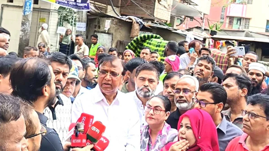 রাস্তা দখলমুক্ত করতে ও ডেঙ্গু প্রতিরোধে ডিএসসিসির অভিযান