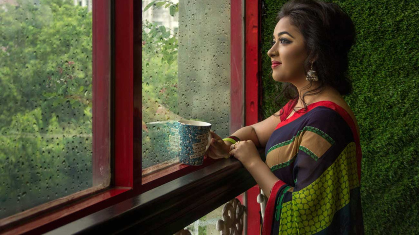 বর্ষা আলিঙ্গন