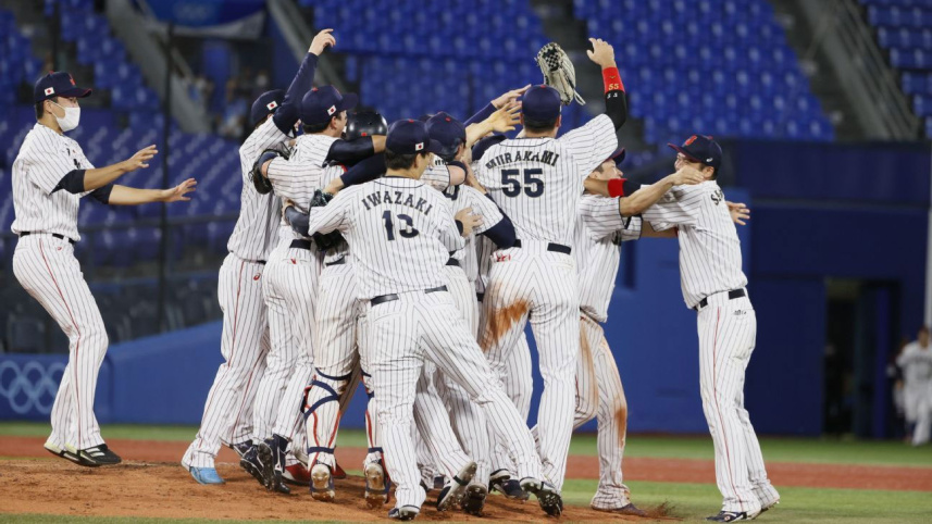 japan-clinch-baseball.jpg