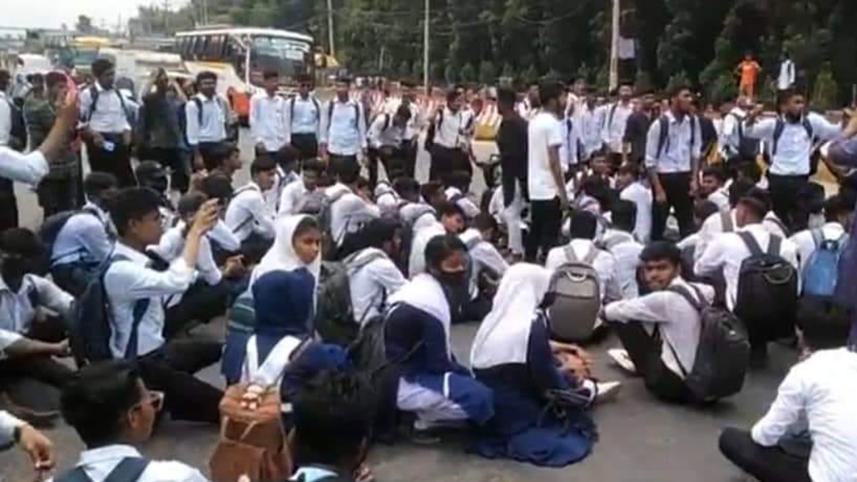 students-protest-for-prophet_ds.jpg